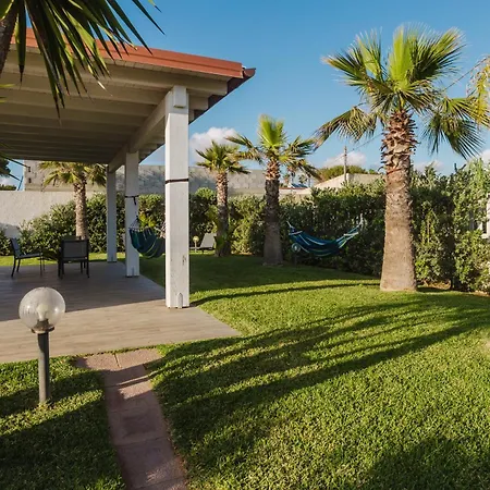 Holiday home Il Patio Sul Mare By Quokka 360 - 5 Min Walk From The *