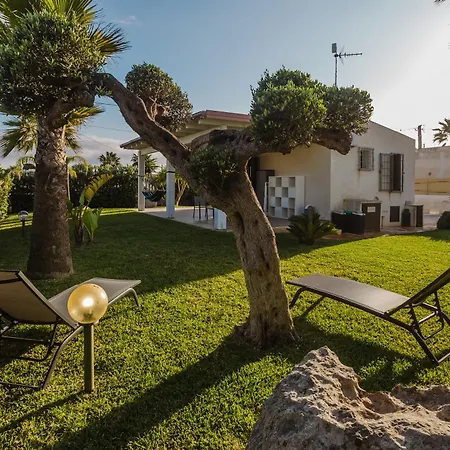 Holiday home Il Patio Sul Mare By Quokka 360 - 5 Min Walk From The